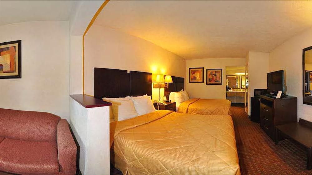 Quality Inn & Suites Panama City Exterior photo