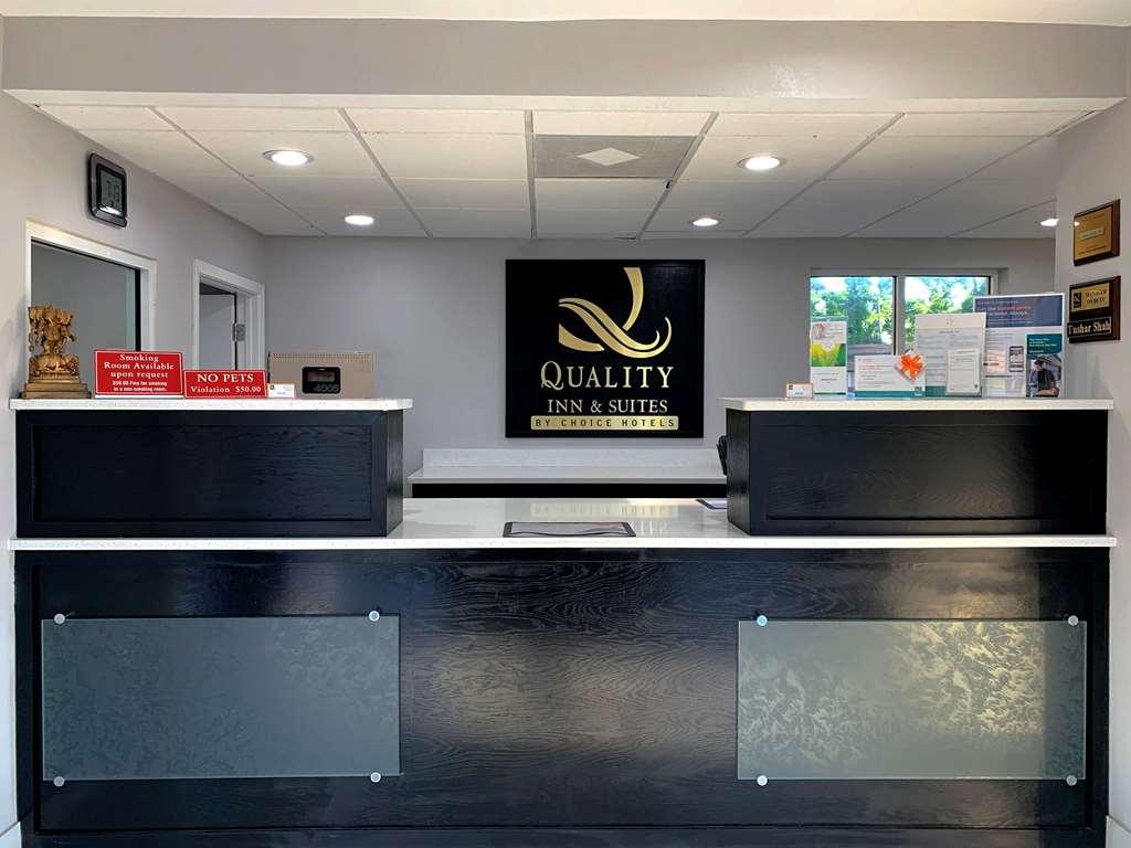 Quality Inn & Suites Panama City Interior photo