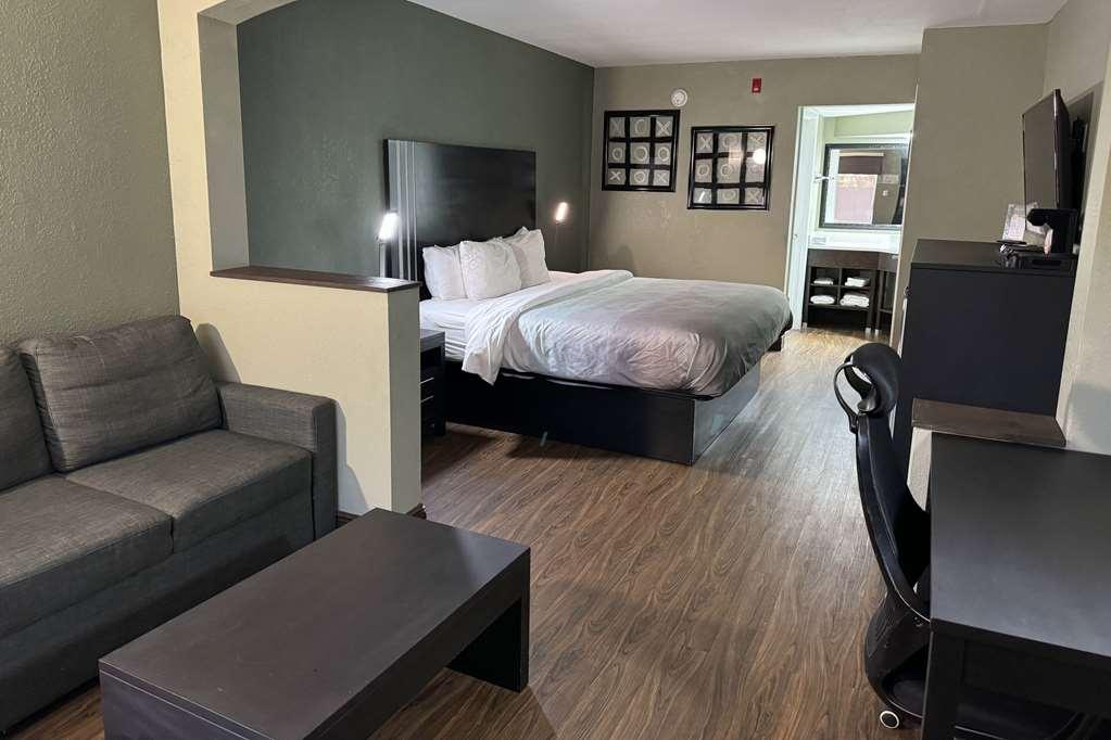 Quality Inn & Suites Panama City Room photo