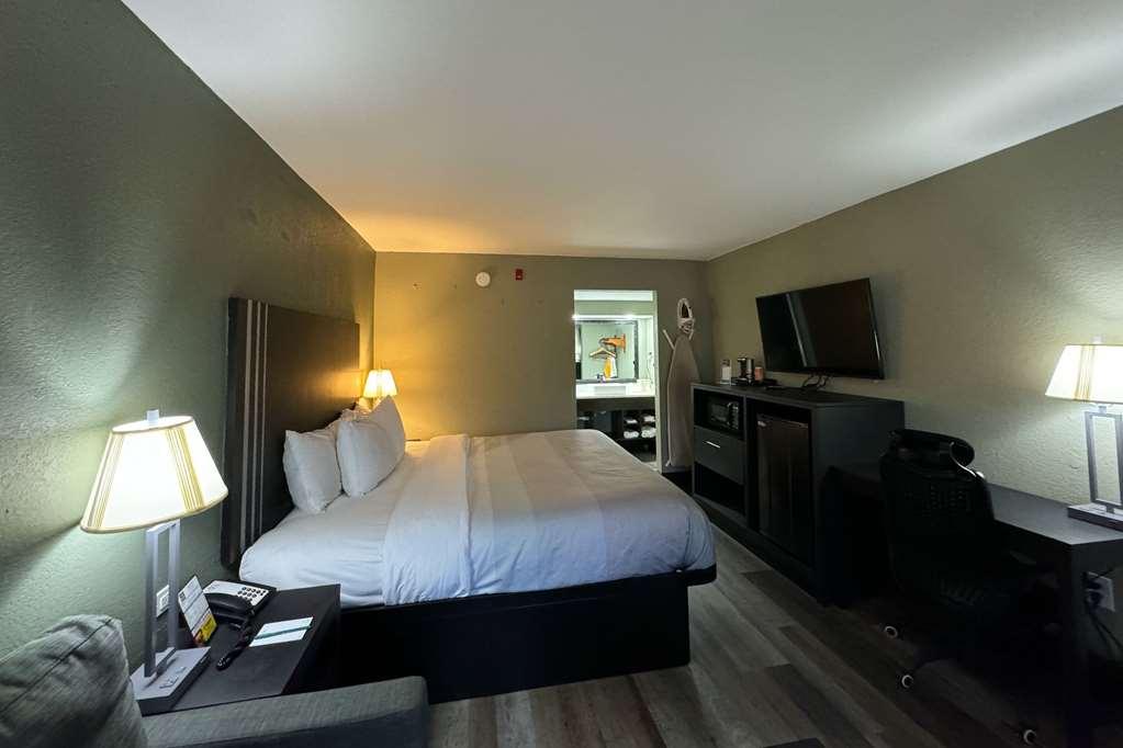 Quality Inn & Suites Panama City Room photo